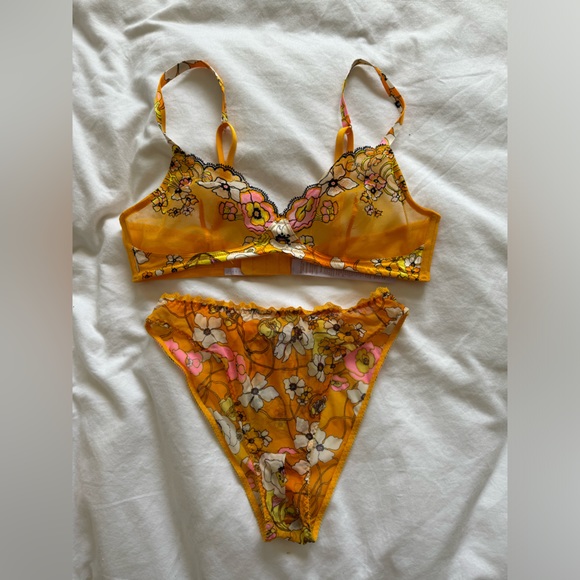 Savage x fenty bra and panty lingerie set - bra is a medium, panties are a small - Picture 2 of 4